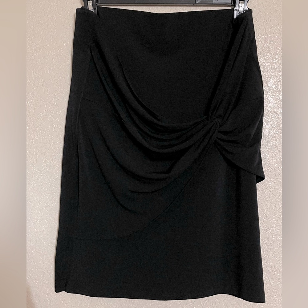 Bold Elements Cut to Curve Skirt